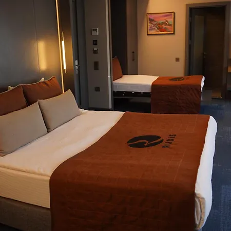 Rudis Hotel *